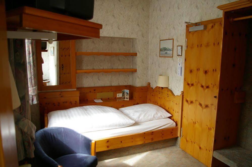 Hotel Alter Posthof Spay Exterior photo